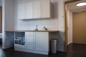 頂級公寓, 2 間臥室 (DE_BER_002_Apartmently_057_01_06_W) | 私人廚房