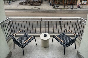 Comfort-Apartment, 1 Schlafzimmer, Balkon (DE_BER_005_Apartmently_025_00_03_B) | 1 Schlafzimmer, Schreibtisch, Bügeleisen/Bügelbrett, kostenloses WLAN