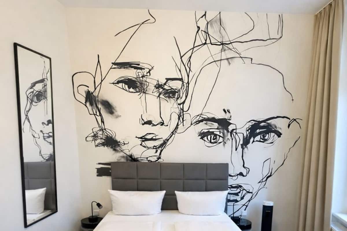 Deluxe Apartment, 1 Double Bed (DE_BER_004_Apartmently_020_00_02_B) | 1 bedroom, desk, iron/ironing board, free WiFi