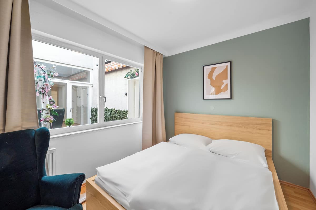 Classic Room, 1 Bedroom (AT_VIE_Ursular_01_00_02_W) | 1 bedroom, free WiFi, bed sheets