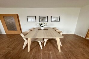 Apartment, 2 Bedrooms (360762) | Living area