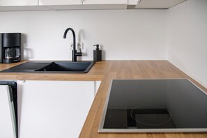 Apartment, 3 Bedrooms (278301) | Private kitchen | Full-sized fridge, microwave, oven, coffee/tea maker - Arbio Grünheide (Grunheide)