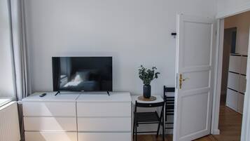 Apartment, 3 Bedrooms (278300) | 3 bedrooms, desk, laptop workspace, free WiFi