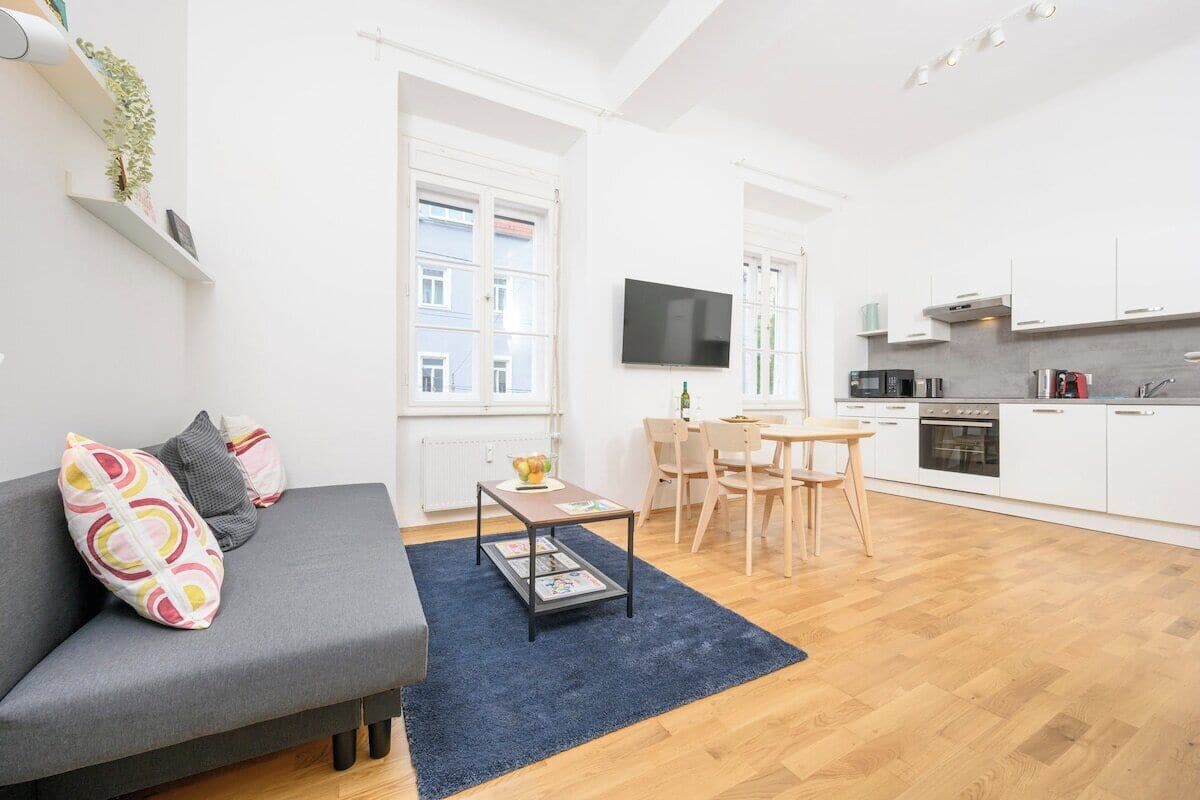 Apartment, 1 Bedroom (292907) | Living area | 32-inch flat-screen TV with cable channels