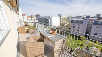 Apartment, 2 Bedrooms (206364) | Terrace/patio