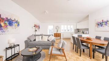 Apartment, 2 Schlafzimmer (206364) | Wohnbereich | 32-Zoll-Flachbildfernseher mit Kabelempfang