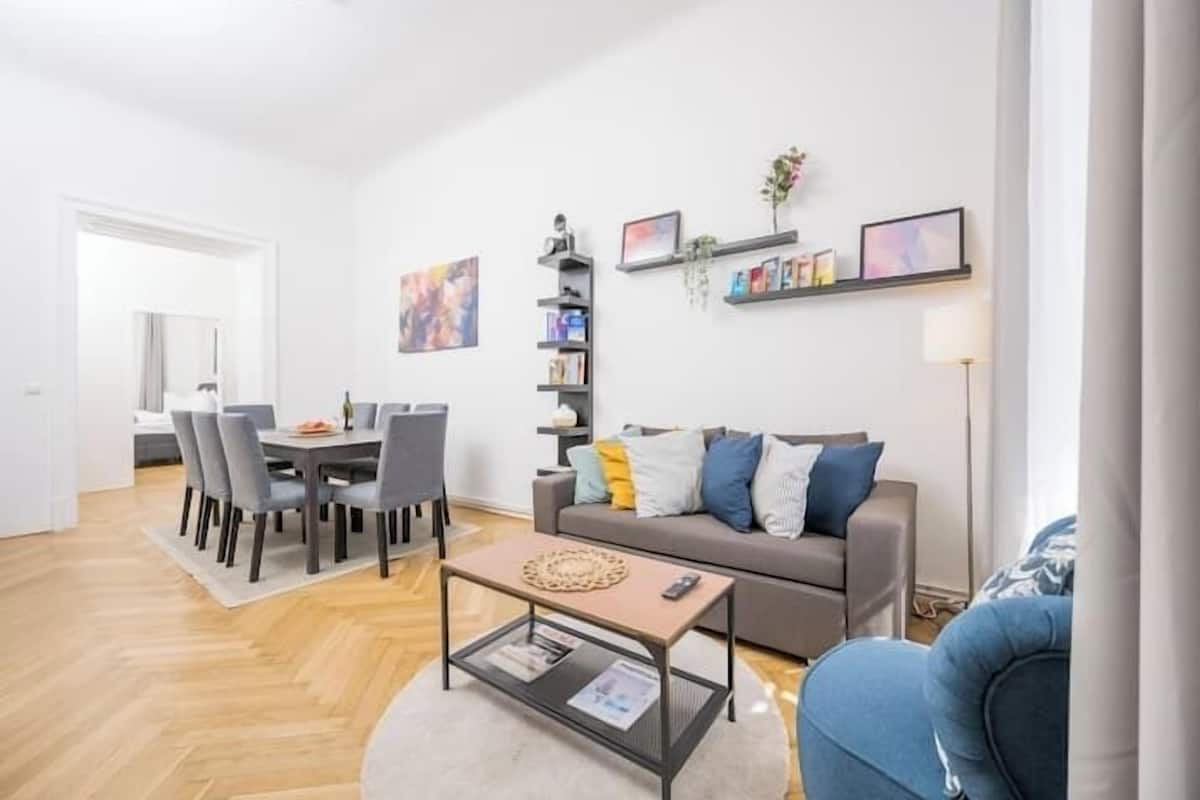 Apartment, 2 Bedrooms (206363) | Living area | 32-inch flat-screen TV with cable channels