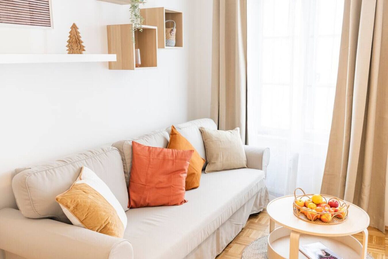 Apartment, 1 Schlafzimmer (206340) | Wohnbereich | 60-Zoll-Flachbildfernseher mit Kabelempfang