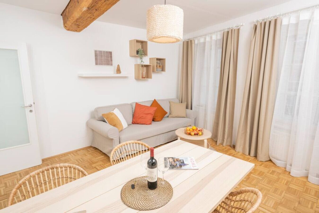 Apartment, 1 Schlafzimmer (206340) | Wohnbereich | 60-Zoll-Flachbildfernseher mit Kabelempfang