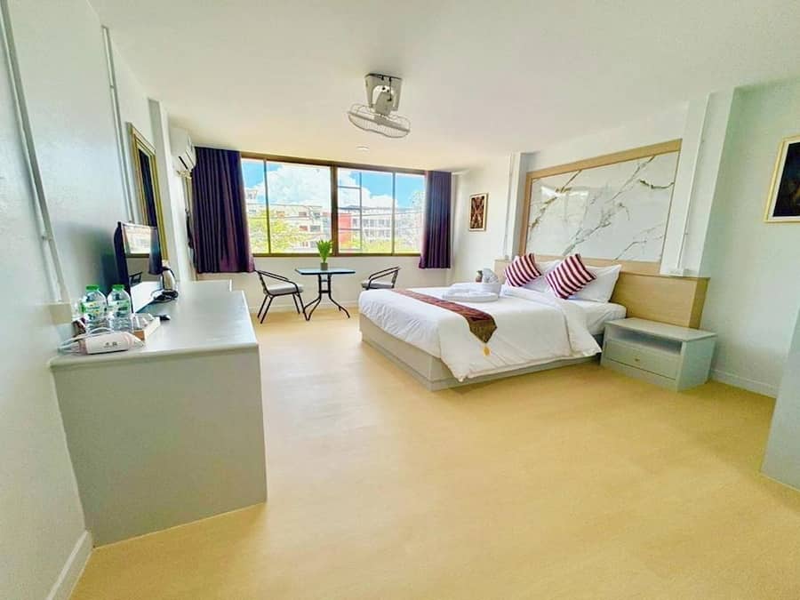 Deluxe Double Room | Minibar, in-room safe, desk, free WiFi