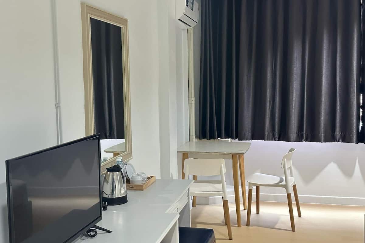 Värdeförvaringsskåp på rummet, skrivbord och gratis wi-fi