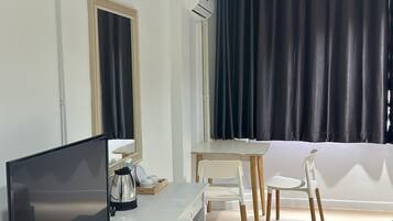 Caja de seguridad en la habitación, escritorio y wifi gratis