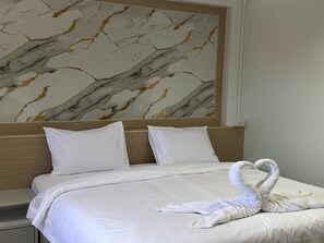 In-room safe, desk, free WiFi