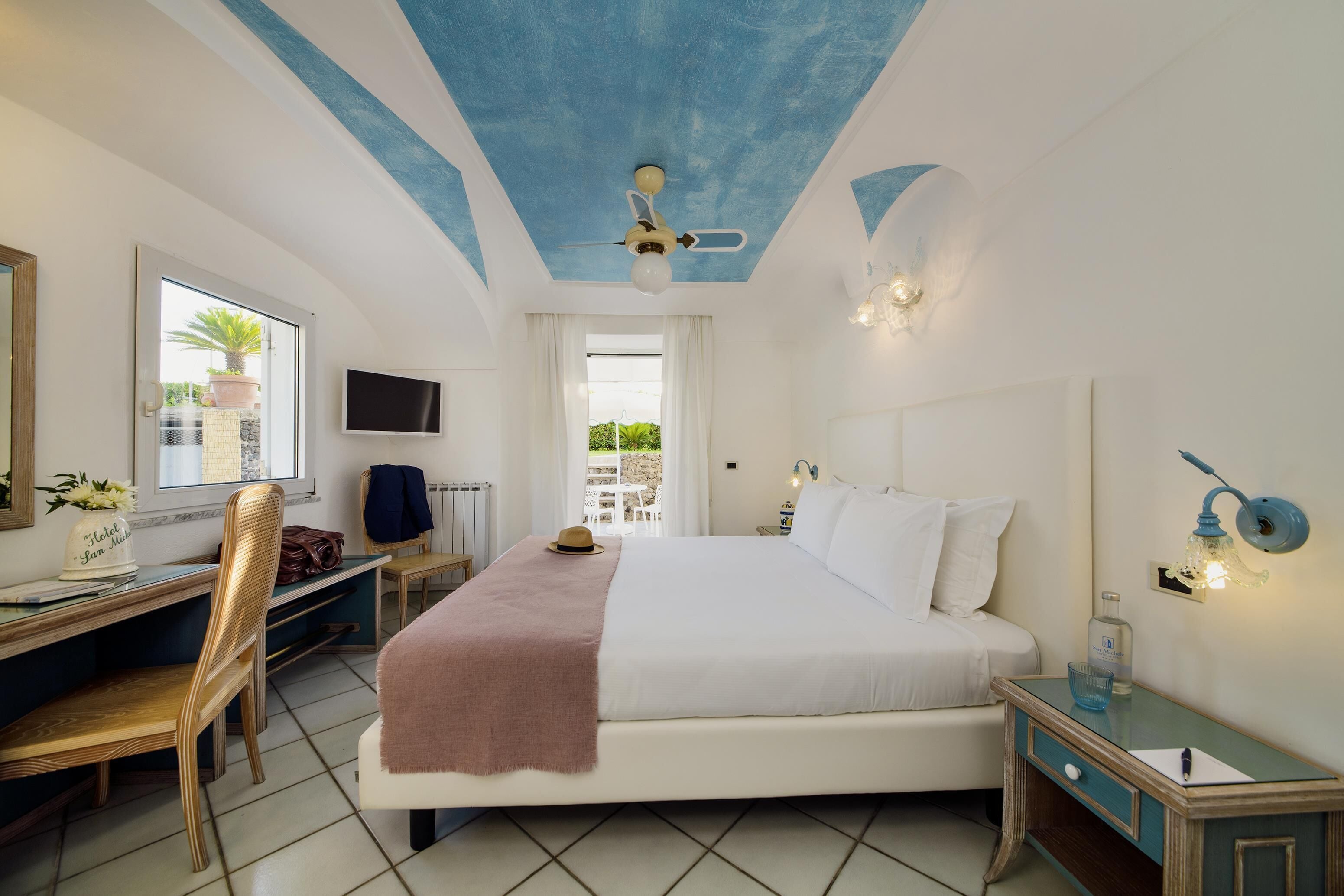 Minibar, coffres-forts dans les chambres, Wi-Fi gratuit, draps fournis