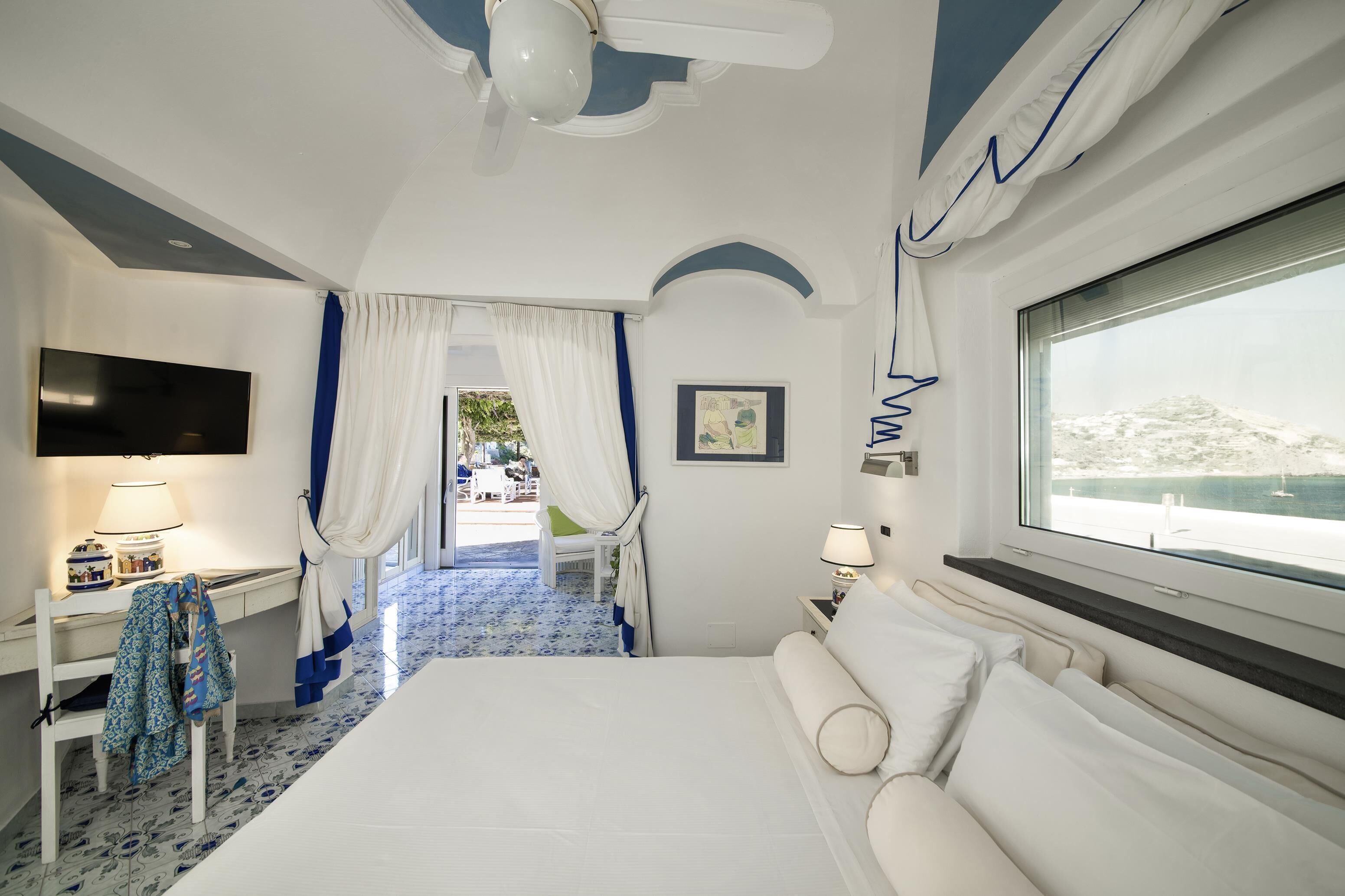 Minibar, coffres-forts dans les chambres, Wi-Fi gratuit, draps fournis