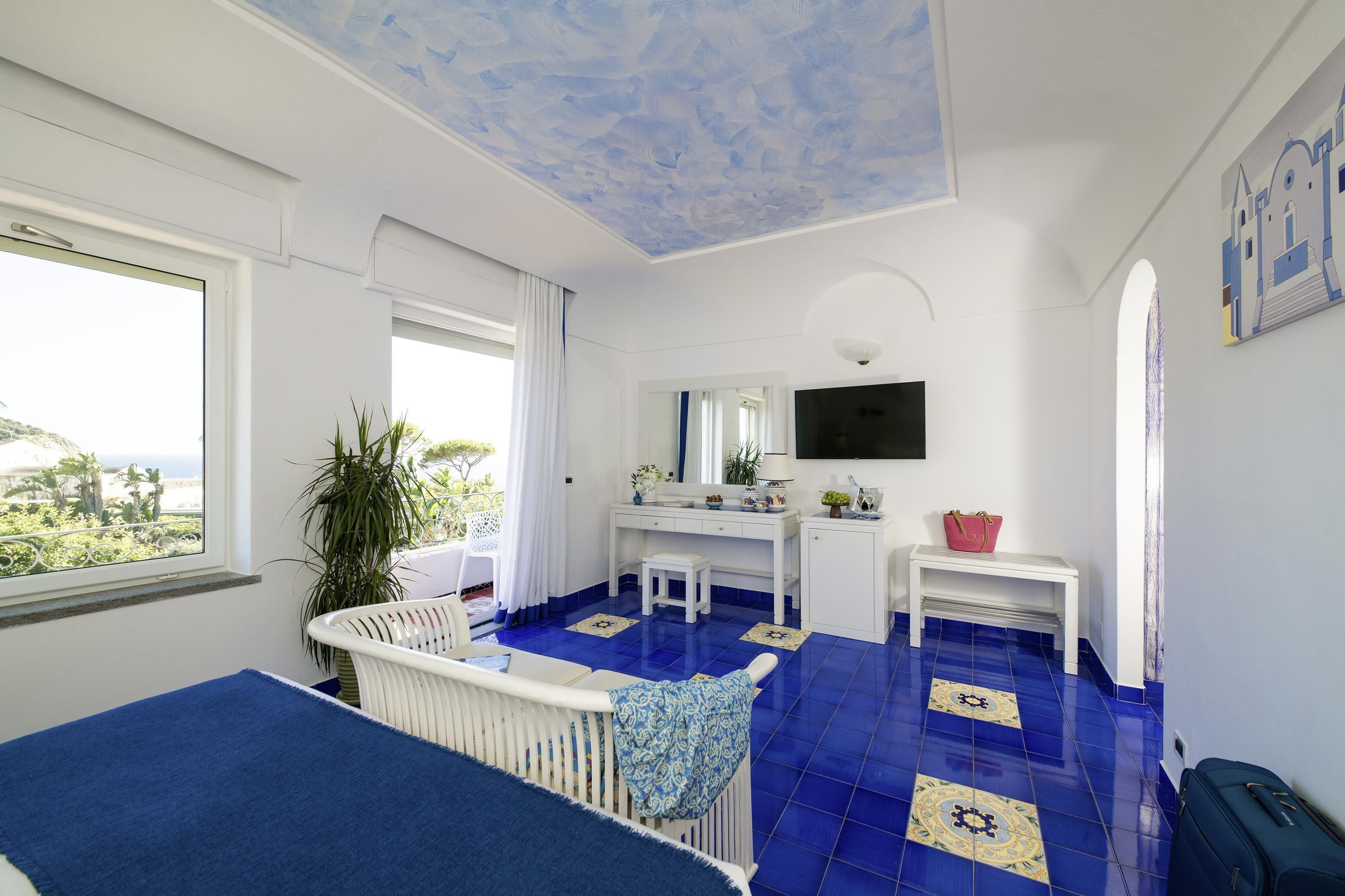 Minibar, coffres-forts dans les chambres, Wi-Fi gratuit, draps fournis