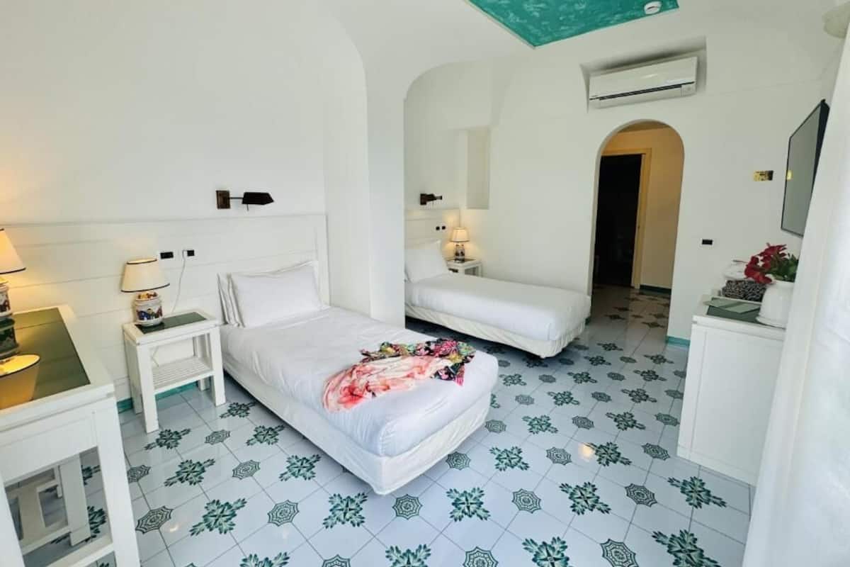 Minibar, in-room safe, free WiFi, bed sheets