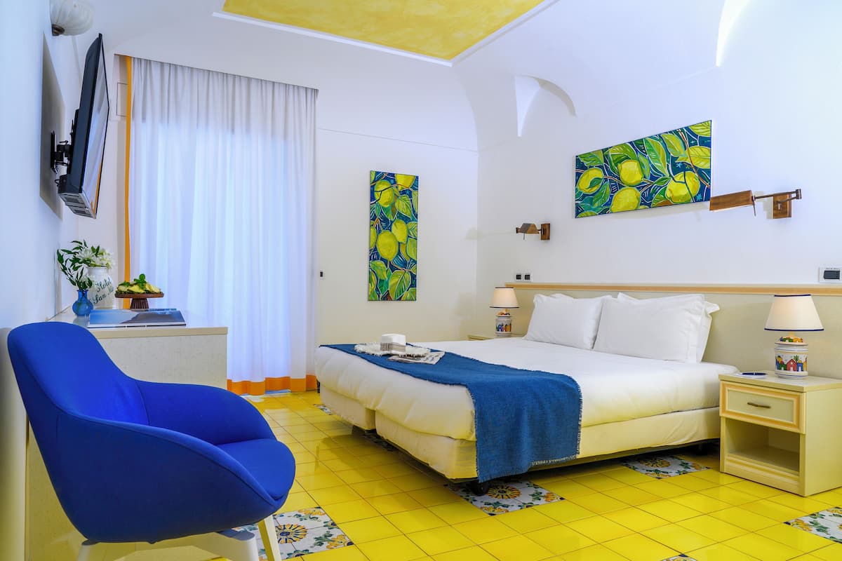 Minibar, in-room safe, free WiFi, bed sheets