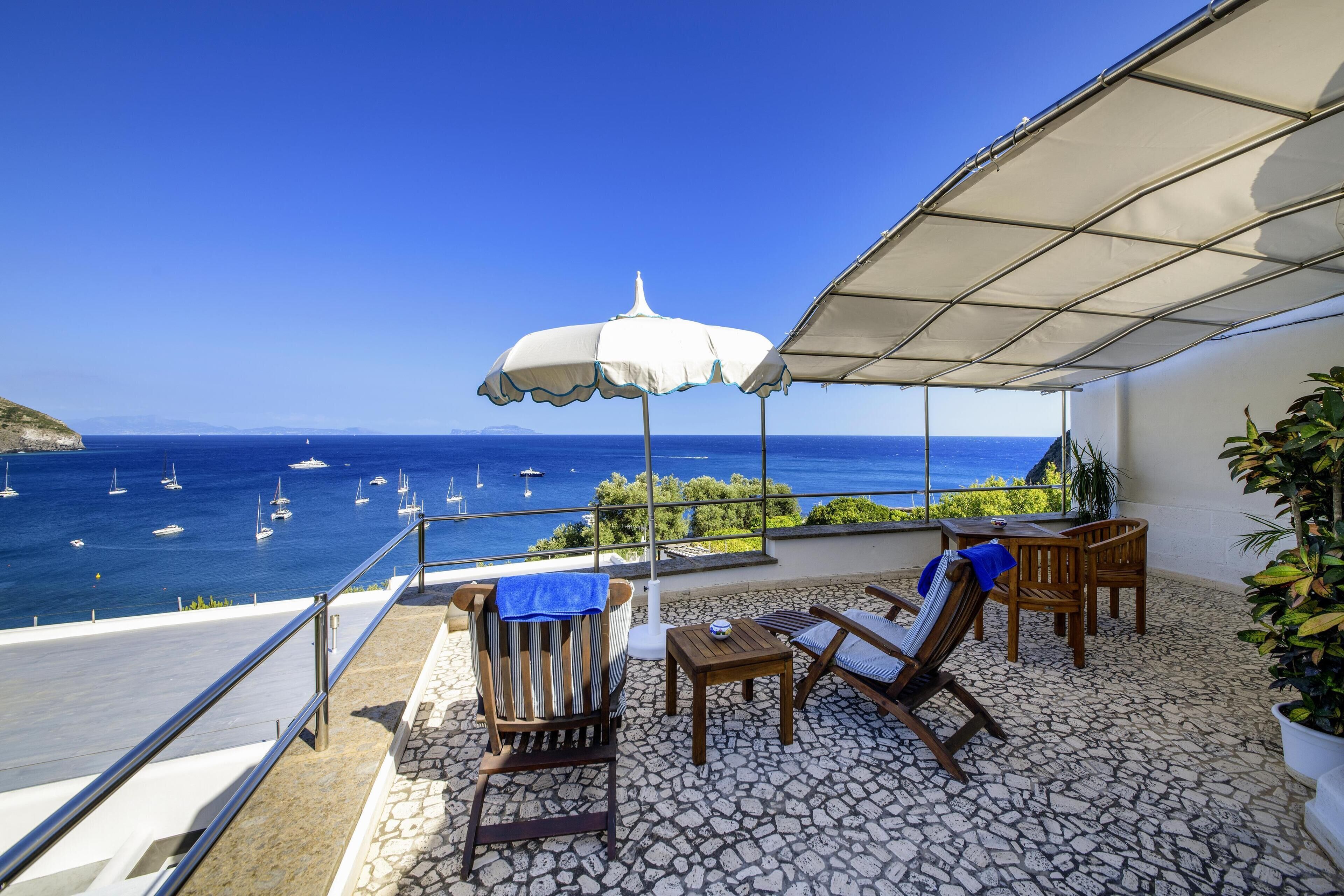 Suite Junior, 1 très grand lit, terrasse, vue mer | Équipements de la chambre