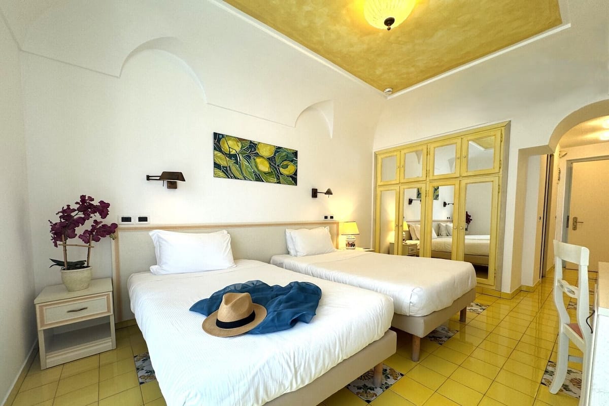 Minibar, in-room safe, free WiFi, bed sheets