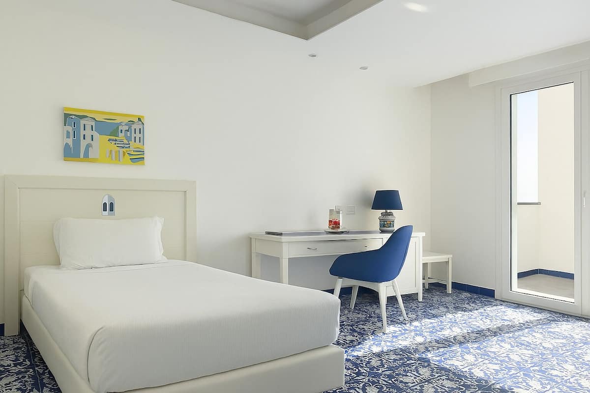 Deluxe Room | 1 bedroom, minibar, in-room safe, free WiFi