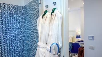 Deluxe-rum | 1 sovrum, minibar, värdeförvaringsskåp på rummet och gratis wi-fi