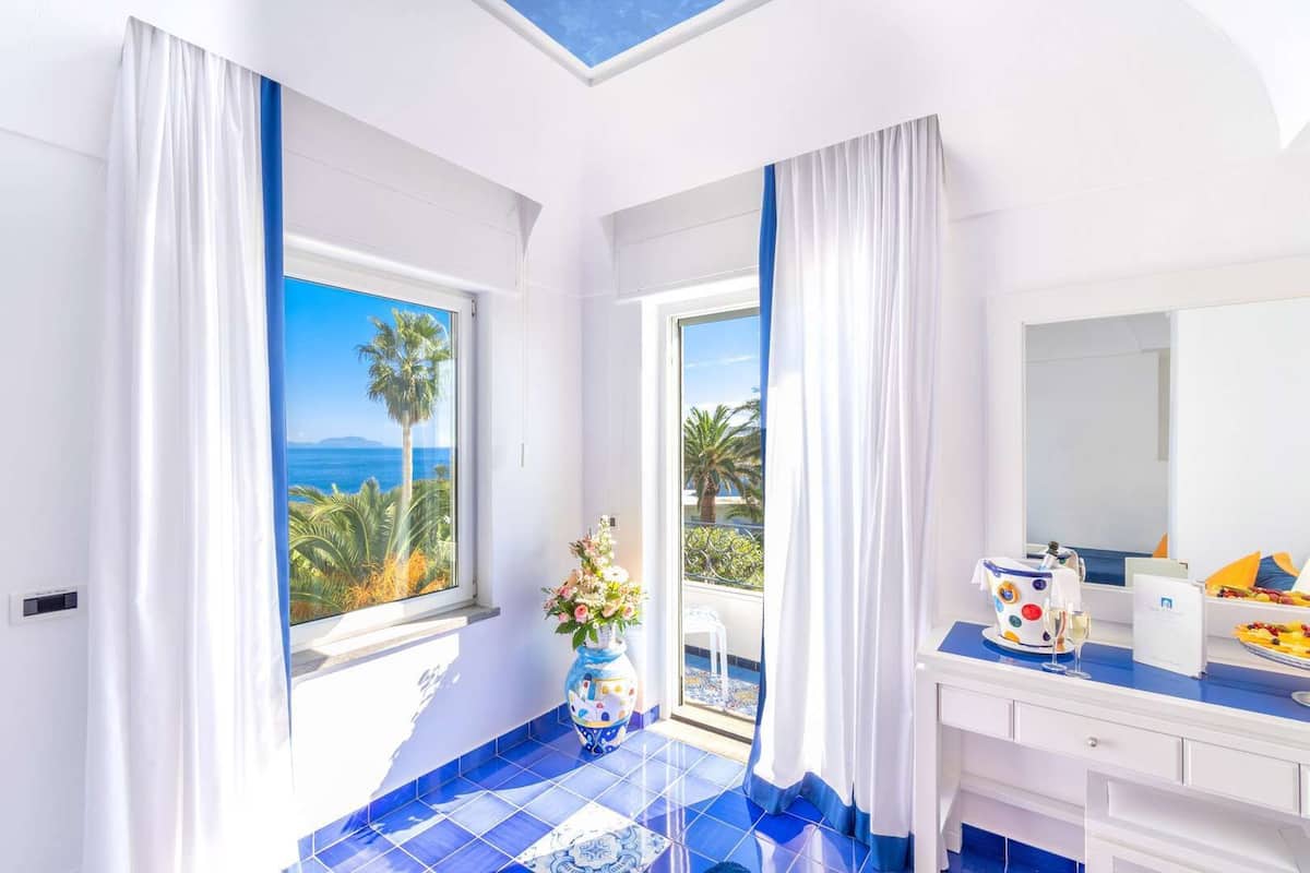 Superior Room | 1 bedroom, minibar, in-room safe, free WiFi