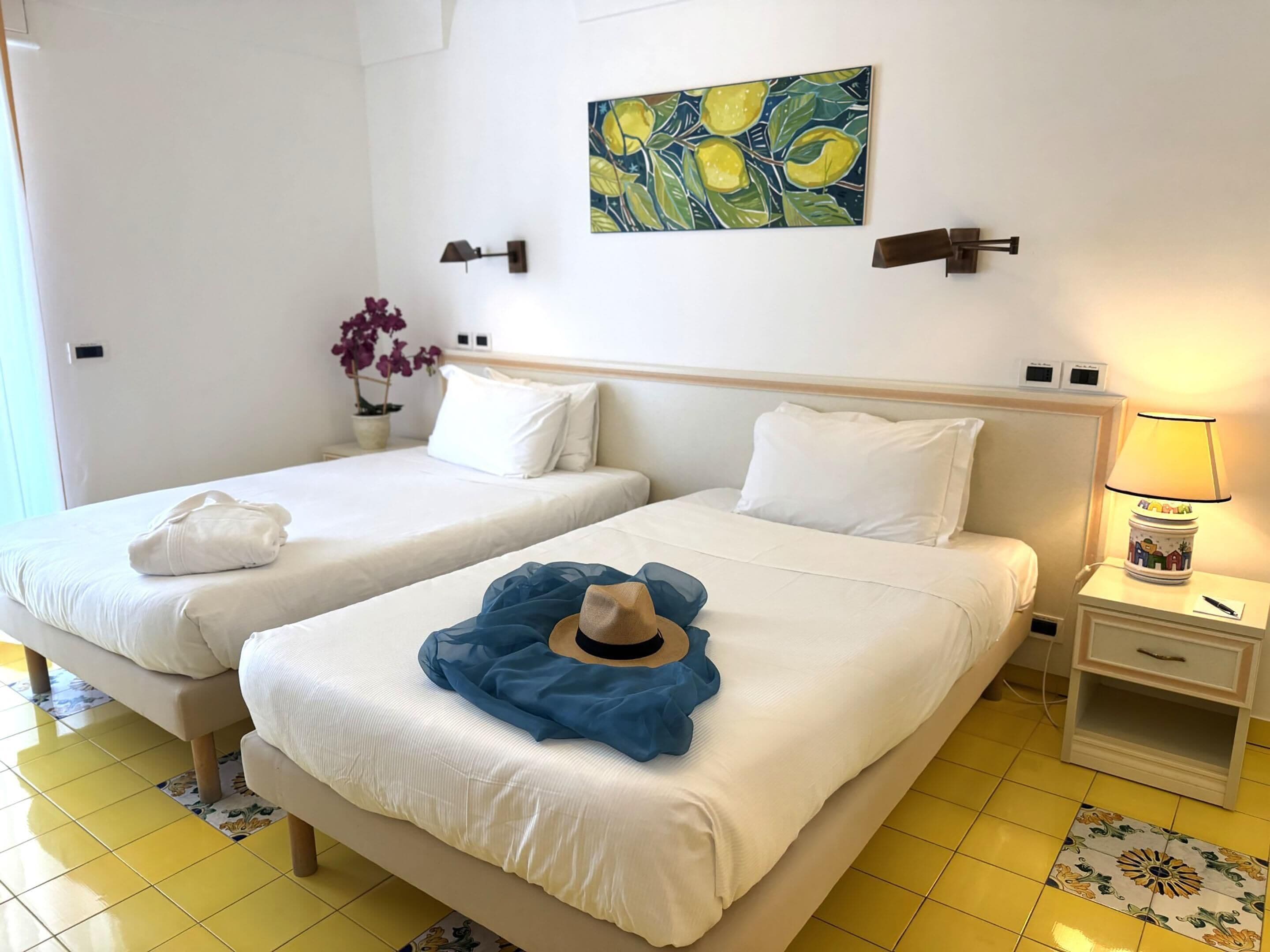 Minibar, coffres-forts dans les chambres, Wi-Fi gratuit, draps fournis