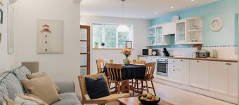 Garden Lodge by the Sea · Private Courtyard · 2 Ensuite Bedrooms