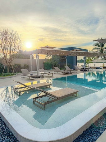 Outdoor pool. LePont Riverfront Resort Nongkhai