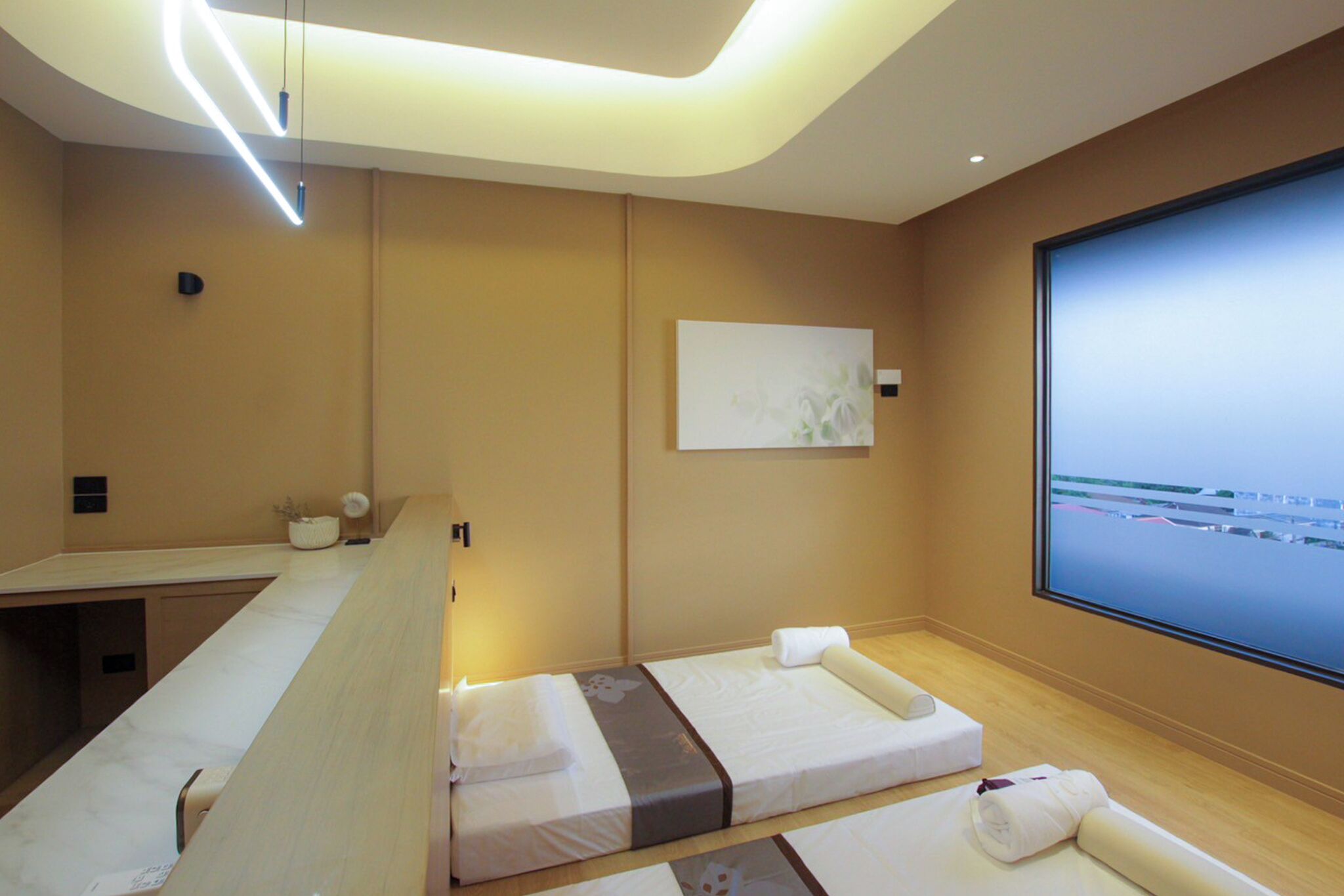 美體療程、芳療、熱石按摩、泰式按摩、5 間療程室、按摩服務