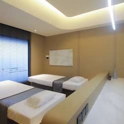 Soins corporels, soins d'aromathérapie, massages aux pierres chaudes