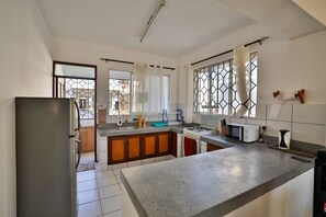 Microwave, oven - Family-Friendly 3BR CV Homes Near Nyali Beach & Cinemax English point
(Mombasa)