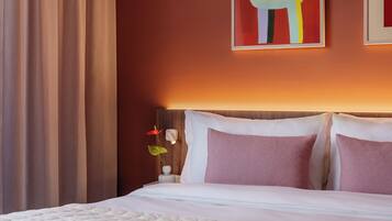 Roupas de cama premium, edredons de pluma, cofres nos quartos