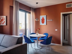 Apartamento, 1 quarto, sacada (Sofa Bed) | Área de estar | Smart TV 43 polegadas com canais a cabo, serviços de streaming