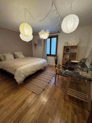2 bedrooms, WiFi, bed sheets