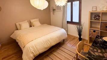 2 chambres, fer et planche à repasser, Wi-Fi, draps fournis