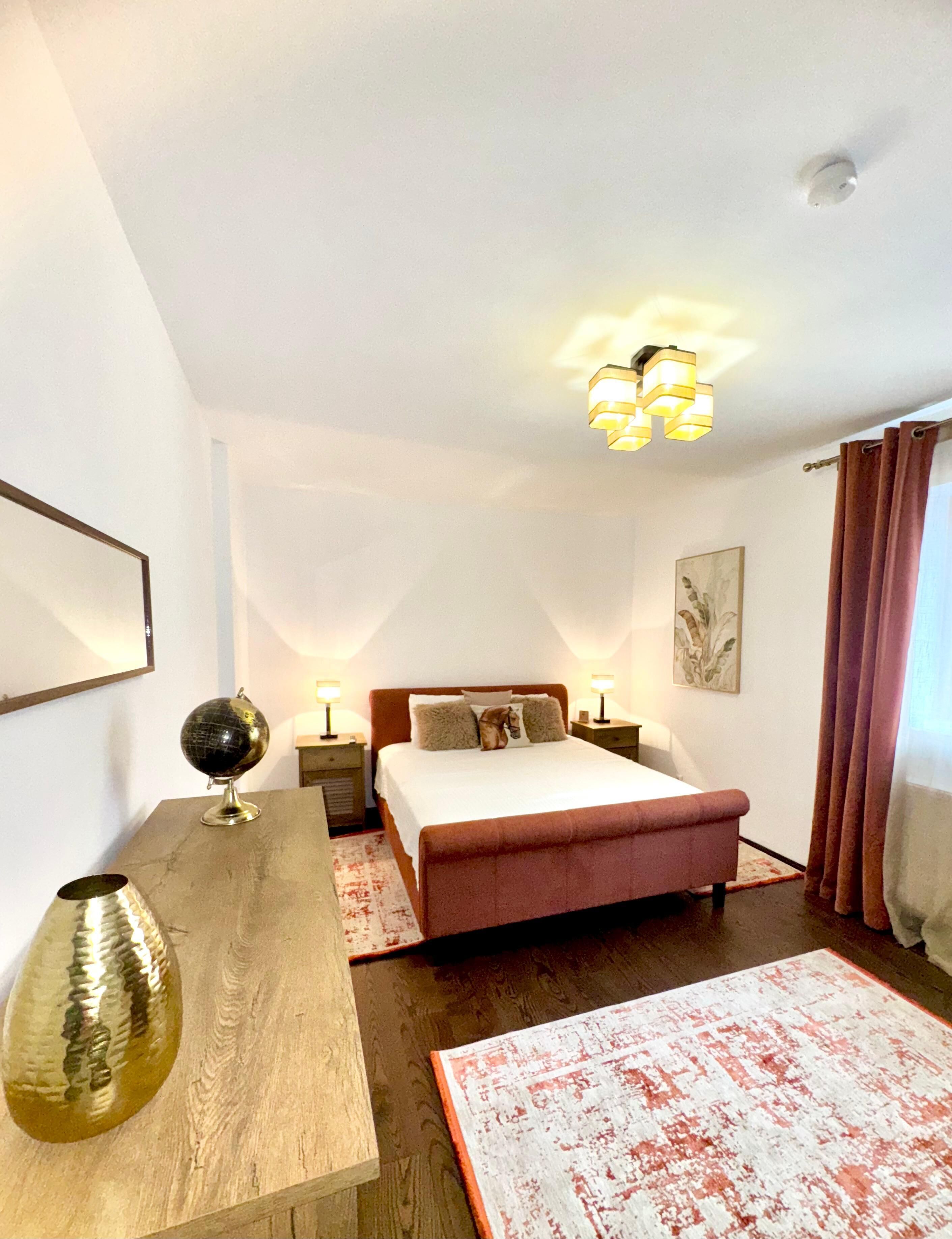 4 slaapkamers, een kluis op de kamer, een strijkplank/strijkijzer, wifi