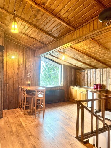 UMANI Retreat: A Serene Getaway in Buşteni