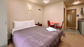 1 bedroom, desk, iron/ironing board, WiFi