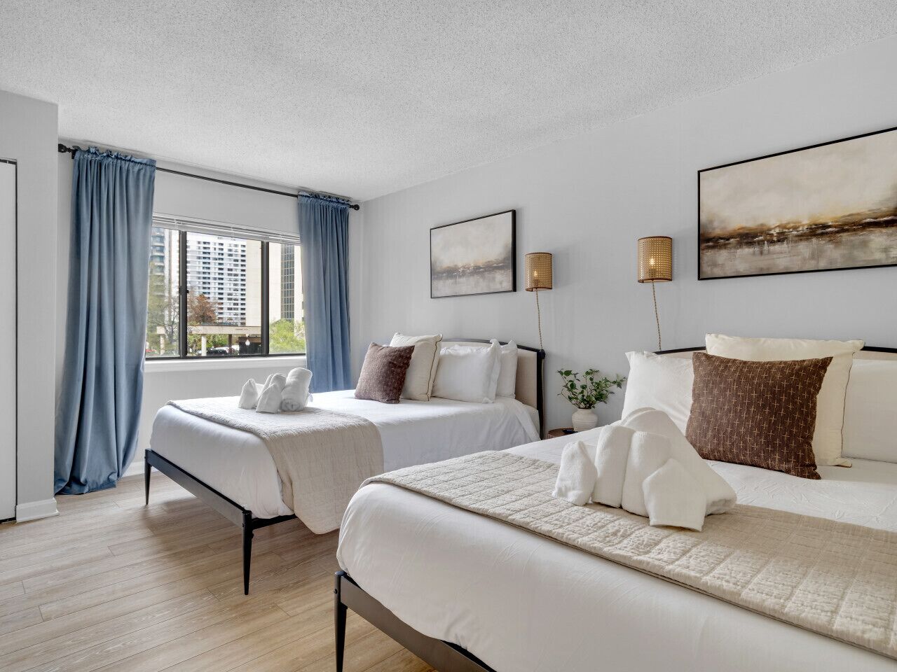 2 bedrooms, desk, iron/ironing board, travel crib