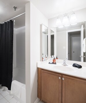 Hair dryer, towels - Stylish Oasis:Sleeps 7 | King Bed | Prime Location (Arlington)
