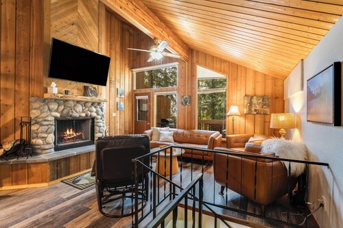 Cabin Feel in Ptarmigan Village + Amenities, Close to Ski!