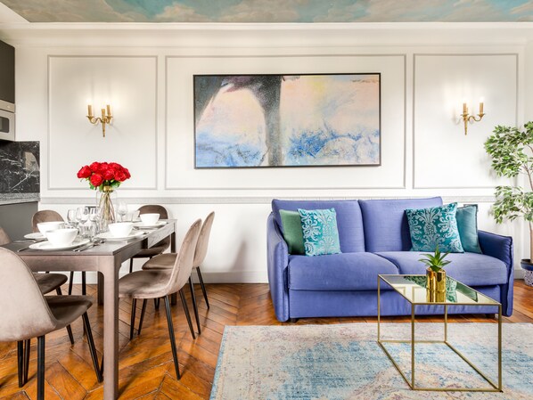 Apartment, Stadtblick | Wohnbereich