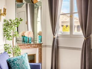 Apartment, City View | Living area | Offices - Merveil Luxury Suites - Royale - Saint Honore view (Paris)