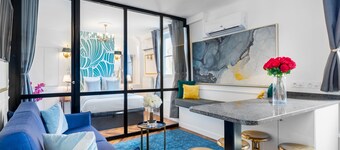 Merveil Luxury Suites - Royale - Saint Honore view