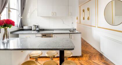 Merveil Luxury Suites - Royale - Saint Honore view