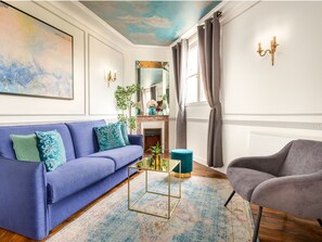 Apartment, Stadtblick | Wohnbereich