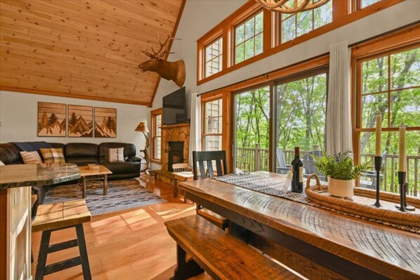 TV, fireplace, offices