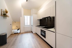 Kühlschrank, Ofen, Herdplatte, Geschirrspüler